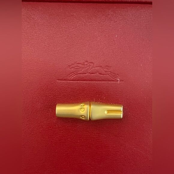 Vintage Longchamp Roseau Leather Bag in the color Bordeaux. - Picture 4 of 13